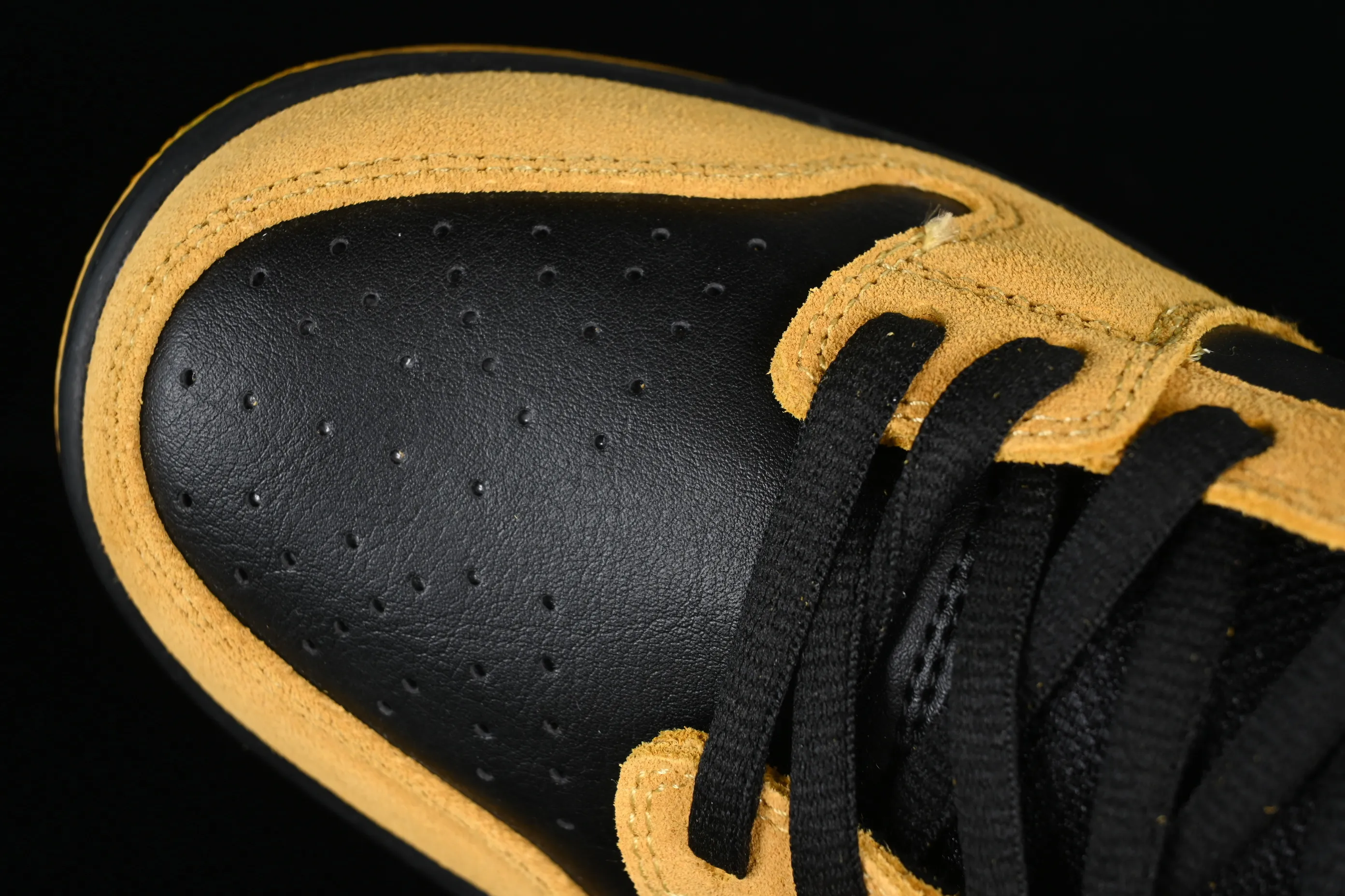 All Categories Nk SB Dunk Series Nk SB Dunk Low Low-top sneakers Nk Dunk SB Low "Valentines Day" Raw rubber black and yellow Retro low-top casual sports skateboard shoes 304292-706